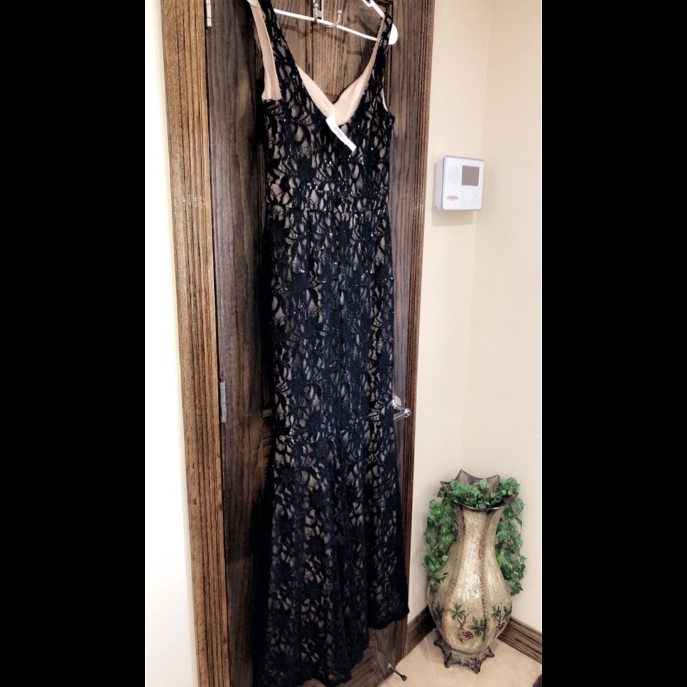 Women’s Formal Dress Size 10 Mermaid Black Betsy & Adam Sequins Lace Gown - Picture 8 of 8